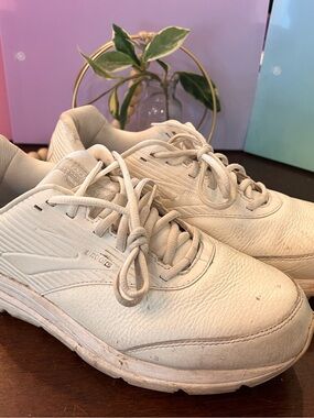 Brooks Addiction Walker Walking Shoes — Men’s Size 10.5 wide